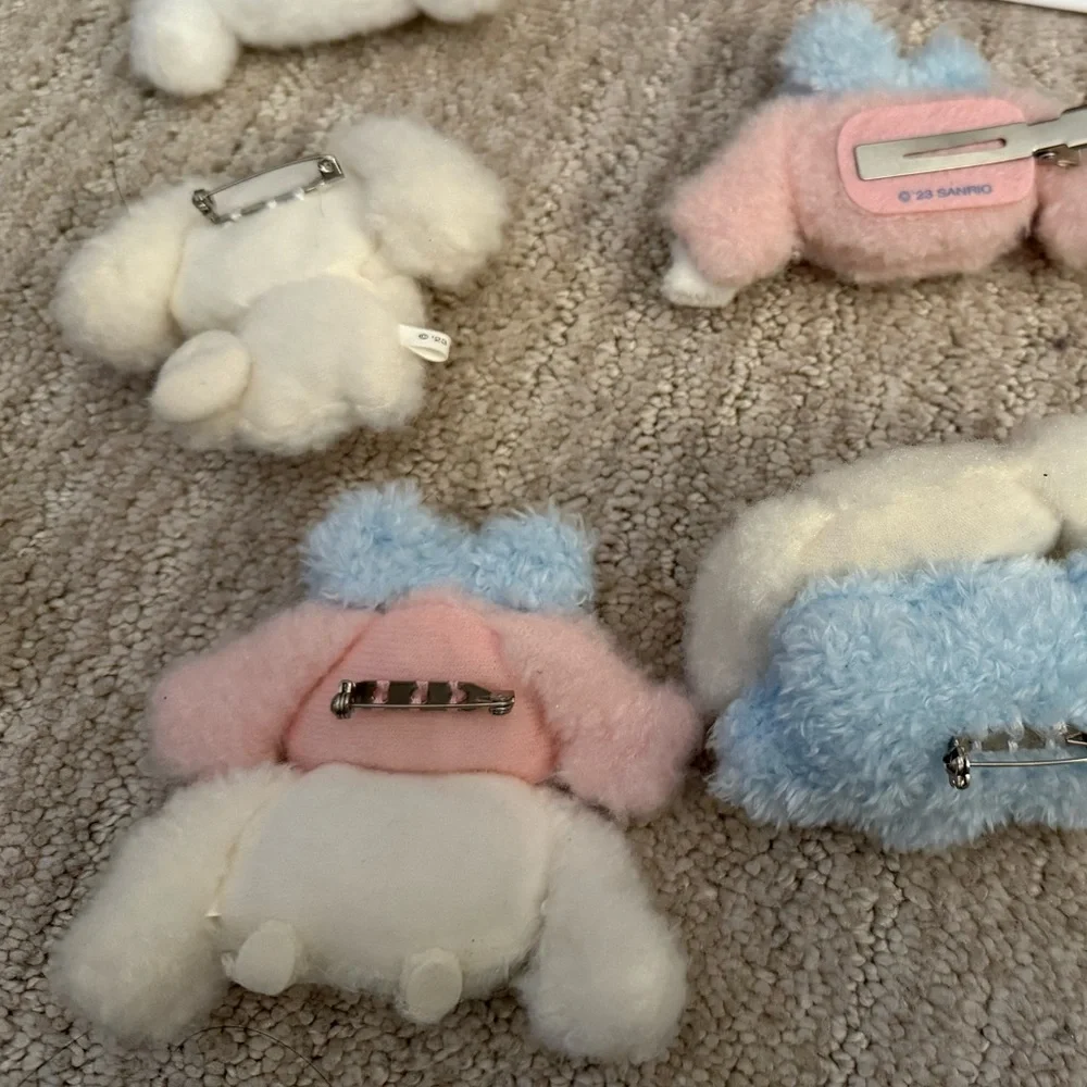 Sanrio Cinnamon roll tote and pin set - Picture 2 of 3